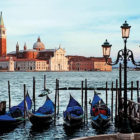 Alojamento de Acomodação e Pequeno-almoço Venice Casanova Limena