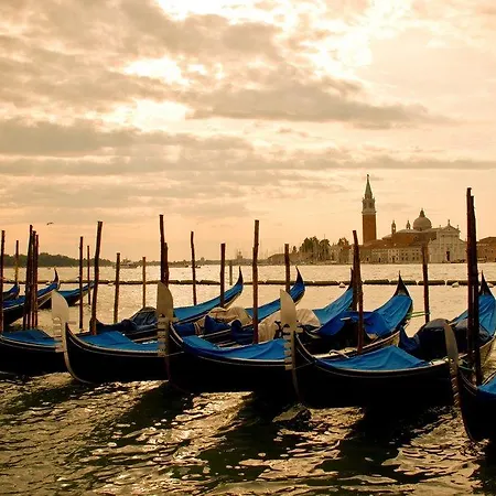 Nocleg ze śniadaniem Venice Casanova *